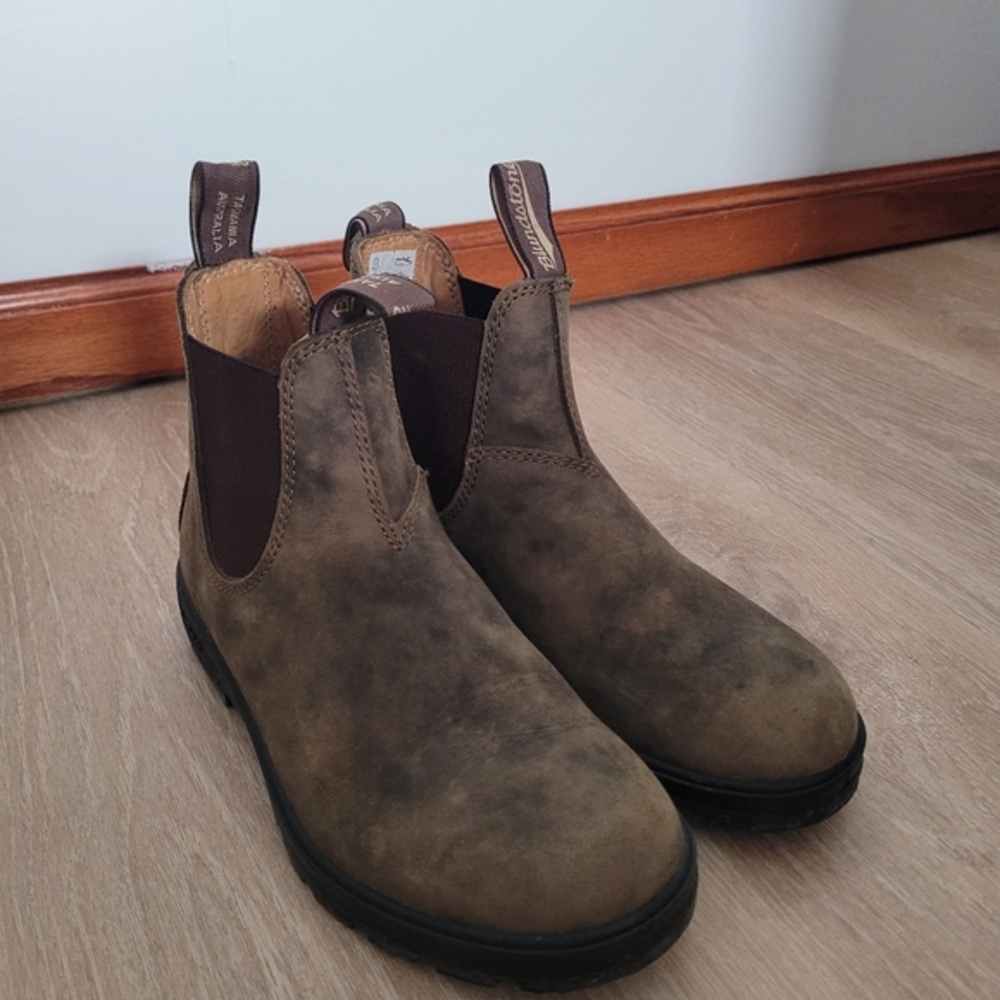 585Women's ClassicsChelsea Boots - Rustic Brown